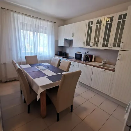 Kovacs Apartmanhaz *