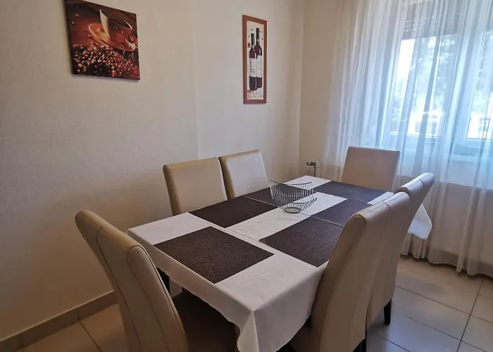 Kovacs Apartmanhaz * 巴拉顿菲赖德
