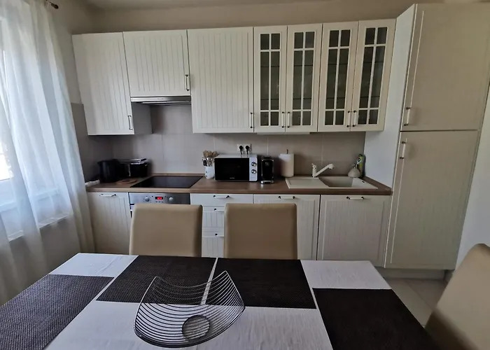 Kovacs Apartmanhaz * 巴拉顿菲赖德